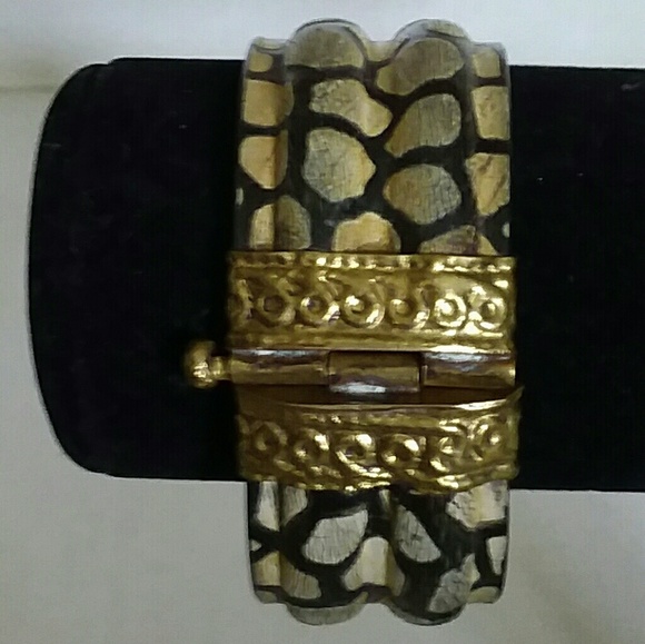 (SOLD) VINTAGE CLAMPER BANGLE BRACELET - Picture 2 of 3